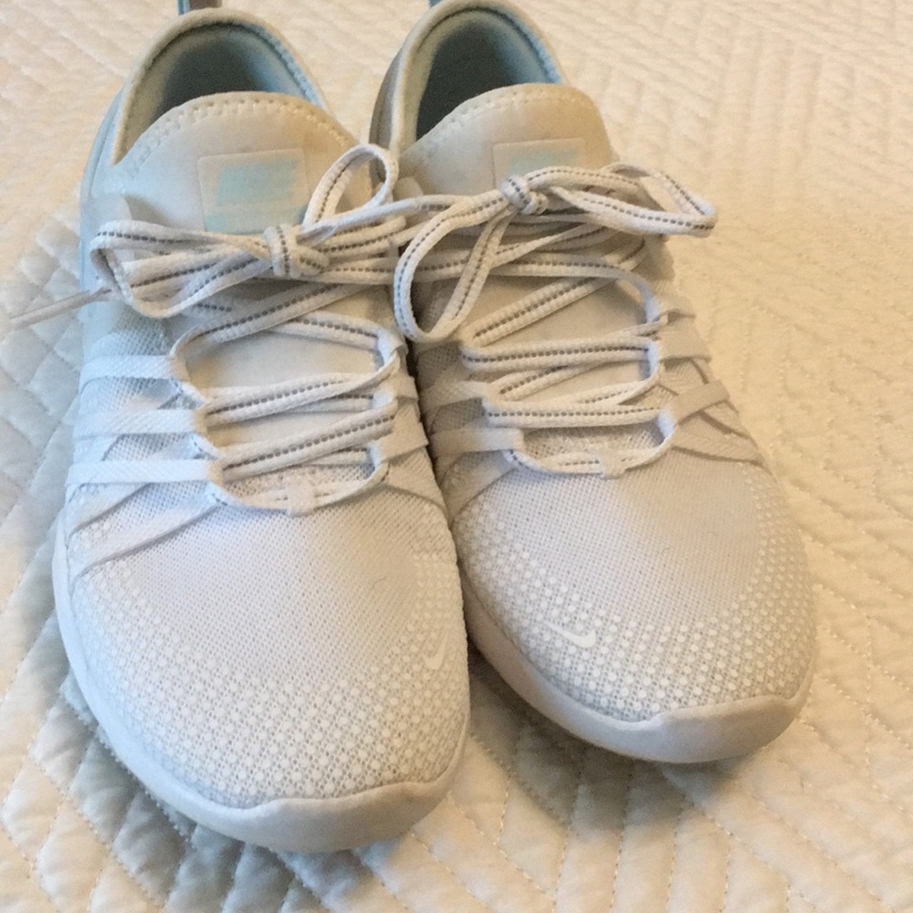 Women’s Nike free tennis shoe